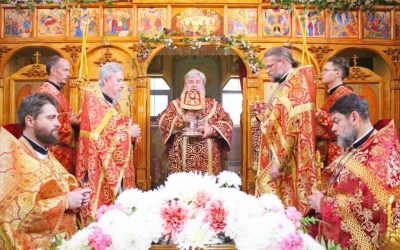Праздничная Божественная литургия в храме Великомученика и Целителя Пантелеимона с. Издешково