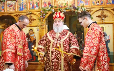 Праздничная Божественная литургия в храме Великомученика и Целителя Пантелеимона с. Издешково