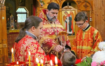 Праздничная Божественная литургия в храме Великомученика и Целителя Пантелеимона с. Издешково