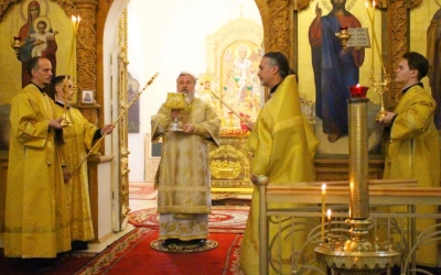 Епископ Вяземский и Гагаринский Сергий возглавил Божественную литургию в Свято-Троицком кафедральном