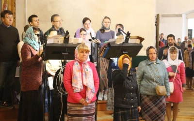 Епископ Вяземский и Гагаринский Сергий возглавил Божественную литургию в Свято-Троицком кафедральном