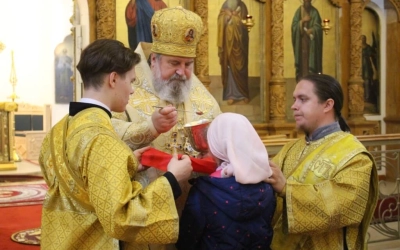 Епископ Вяземский и Гагаринский Сергий возглавил Божественную литургию в Свято-Троицком кафедральном