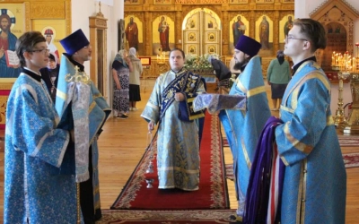 Епископ Сергий совершил Божественную литургию в день празднования Успения Пресвятой Богородицы
