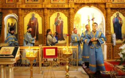 Епископ Сергий совершил Божественную литургию в день празднования Успения Пресвятой Богородицы