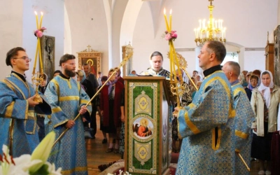Епископ Сергий совершил Божественную литургию в день празднования Успения Пресвятой Богородицы