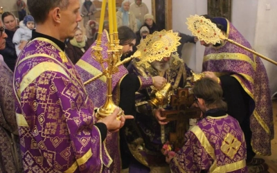 Всенощное бдение накануне двунадесятого праздника Воздвижения Честнаго и Животворящего Креста Господ