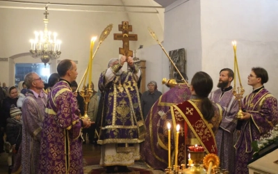 Всенощное бдение накануне двунадесятого праздника Воздвижения Честнаго и Животворящего Креста Господ