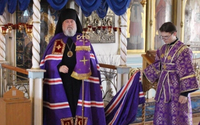 Божественная литургия в день двунадесятого праздника Воздвижения Честнаго и Животворящего Креста Гос