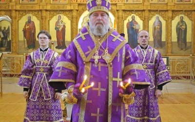 Божественная литургия в день двунадесятого праздника Воздвижения Честнаго и Животворящего Креста Гос