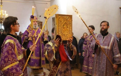 Божественная литургия в день двунадесятого праздника Воздвижения Честнаго и Животворящего Креста Гос