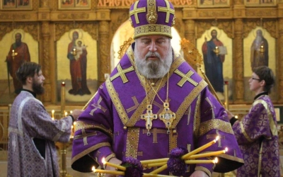 Божественная литургия в день двунадесятого праздника Воздвижения Честнаго и Животворящего Креста Гос