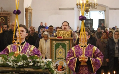 Божественная литургия в день двунадесятого праздника Воздвижения Честнаго и Животворящего Креста Гос