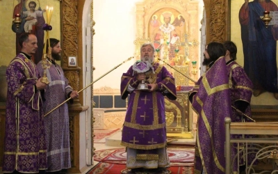 Божественная литургия в день двунадесятого праздника Воздвижения Честнаго и Животворящего Креста Гос