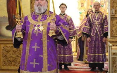 Божественная литургия в день двунадесятого праздника Воздвижения Честнаго и Животворящего Креста Гос