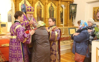 Божественная литургия в день двунадесятого праздника Воздвижения Честнаго и Животворящего Креста Гос