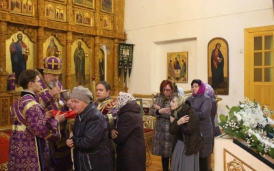 Божественная литургия в день двунадесятого праздника Воздвижения Честнаго и Животворящего Креста Гос