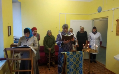 Первая Божественная литургия в Кармановской больнице