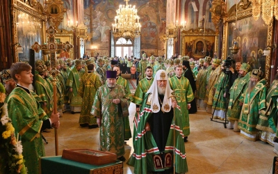 Первосвятительское богослужение в Успенском соборе Свято-Троицкой Сергиевой лавры