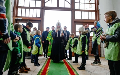 Первосвятительское богослужение в Успенском соборе Свято-Троицкой Сергиевой лавры