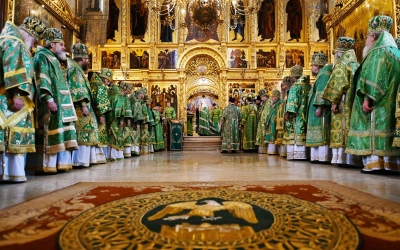 Первосвятительское богослужение в Успенском соборе Свято-Троицкой Сергиевой лавры