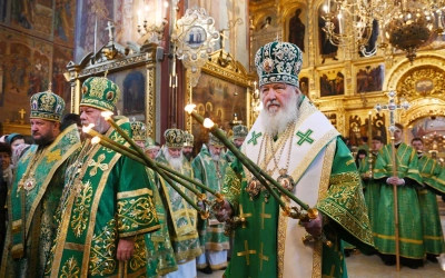 Первосвятительское богослужение в Успенском соборе Свято-Троицкой Сергиевой лавры