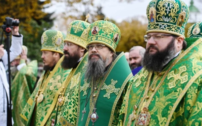 Первосвятительское богослужение в Успенском соборе Свято-Троицкой Сергиевой лавры