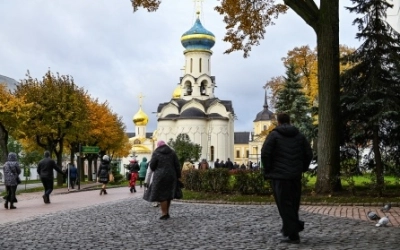 Первосвятительское богослужение в Успенском соборе Свято-Троицкой Сергиевой лавры