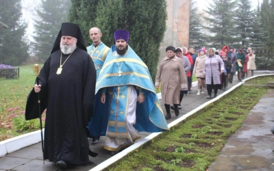 Архиерейское богослужение в праздник Покрова Пресвятой Богородицы в храме села Покров