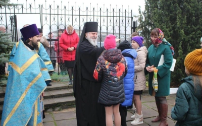 Архиерейское богослужение в праздник Покрова Пресвятой Богородицы в храме села Покров