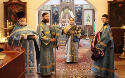 Архиерейское богослужение в праздник Покрова Пресвятой Богородицы в храме села Покров