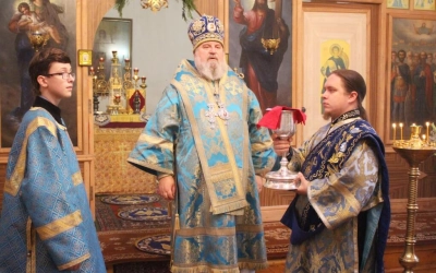 Архиерейское богослужение в праздник Покрова Пресвятой Богородицы в храме села Покров