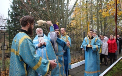 Архиерейское богослужение в праздник Покрова Пресвятой Богородицы в храме села Покров