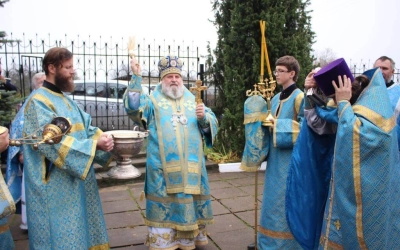 Архиерейское богослужение в праздник Покрова Пресвятой Богородицы в храме села Покров