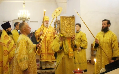 Божественная литургия в Неделю 20-ю по Пятидесятнице, дня памяти Прп. Илариона Великого