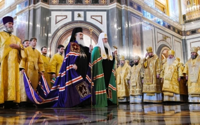 Предстоятели Иерусалимской и Русской Православных Церквей совершили Литургию в Храме Христа Спасител