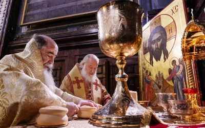 Предстоятели Иерусалимской и Русской Православных Церквей совершили Литургию в Храме Христа Спасител