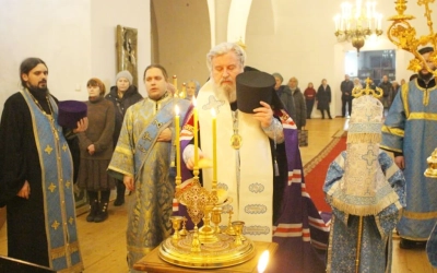 Архиерейское служение накануне праздника Введения во храм Пресвятой Богородицы