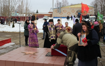 Отпевание и погребение воинов в деревне Рыбки