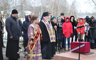 Отпевание и погребение воинов в деревне Рыбки