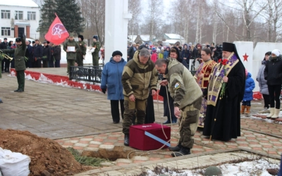 Отпевание и погребение воинов в деревне Рыбк