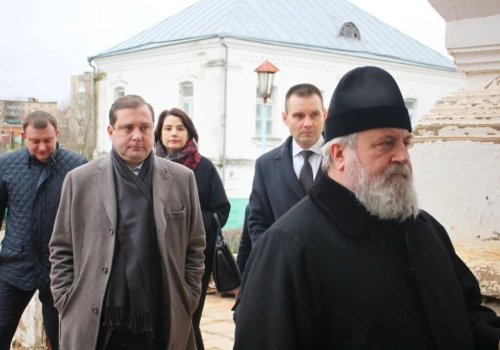 Губернатор Смоленской области Алексей Владимирович Островский провёл совещание по реставрации Благовещенского собора Архиерейского подворья г. Гагарин