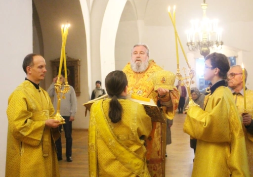 Накануне Недели 22-й по Пятидесятнице, дня памяти Прп. Иоанни́кия Великого, Епископ Вяземский и Гагаринский Сергий возглавил Всенощное бдение в Свято-Троицком соборе г. Вязьма