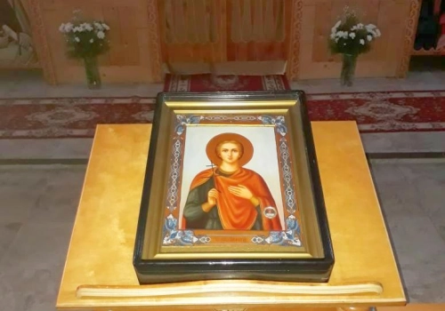 Принесение в Преображенскую церковь иконы с мощами мученика Вонифатия