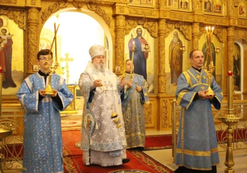 Епископ Вяземский и Гагаринский Сергий возглавил Всенощное бдение накануне двунадесятого праздника Введения во храм Пресвятой Богородицы