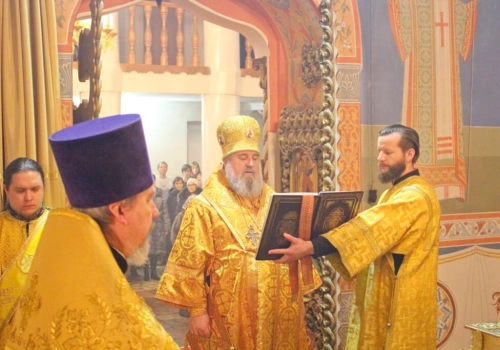 В Неделю 27-ю по Пятидесятнице, день памяти Зачатия прав. Анною Пресвятой Богородицы, Преосвященнейший Сергий, епископ Вяземский и Гагаринский, возглавил Божественную литургию в храме Рождества Христова г. Сафоново