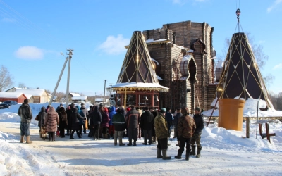 Освящение крестов на верх крова и колоколов деревни Бекрино
