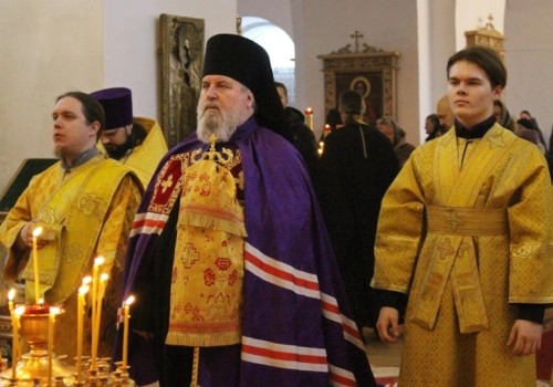 В Неделю сыропустную, Преосвященнейший Сергий, епископ Вяземский и Гагаринский возглавил Божественную литургию в Свято-Троицком кафедральном соборе г. Вязьма