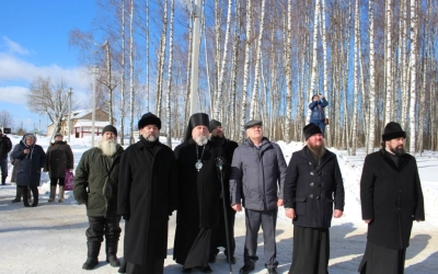 ие крестов на верх крова и колоколов деревни Бекрино