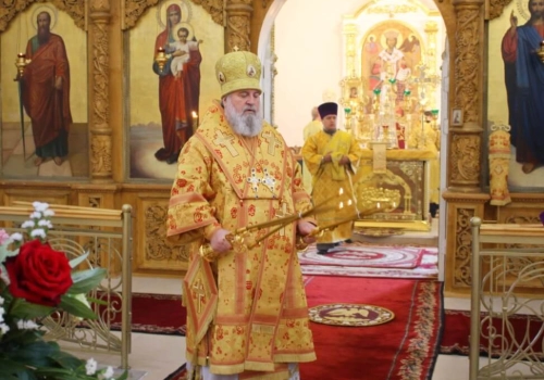 В Неделю 13-ю по Пятидесятнице, день Перенесения мощей свт. Петра, митрополита Московского, всея Руси чудотворца, Епископ Вяземский и Гагаринский Сергий возглавил служение Божественной литургии в Свято-Троицком кафедральном соборе города Вязьма