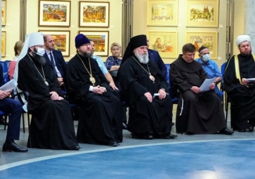 Архипастыри Смоленской митрополии приняли участие в работе Общественной палаты